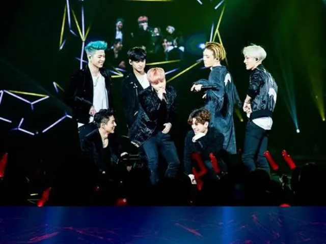 韓国アイドルグループ「iKON」メンバーのチャヌが17日、新曲MVの撮影中に足首を負傷した。（提供:OSEN）