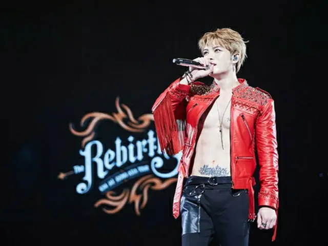 韓国アイドルグループ「JYJ」メンバーのジェジュンが、黒いリボンでタイのファンの心を慰めた。（提供:OSEN）
