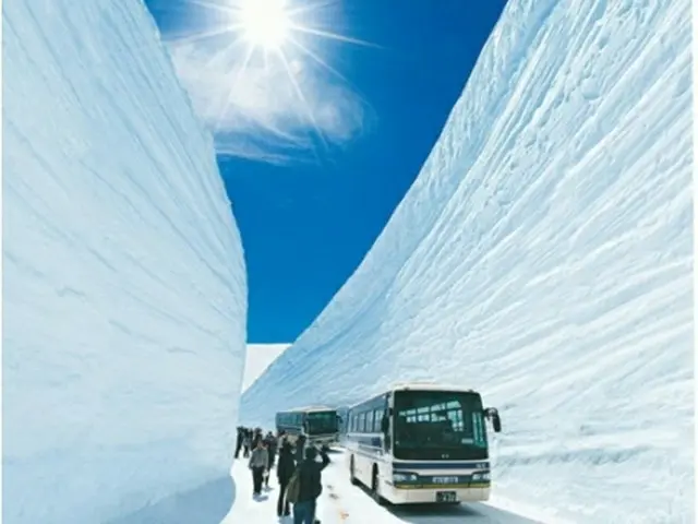 立山黒部アルペンルートの「雪の大谷」（エアソウル提供）＝（聯合ニュース）