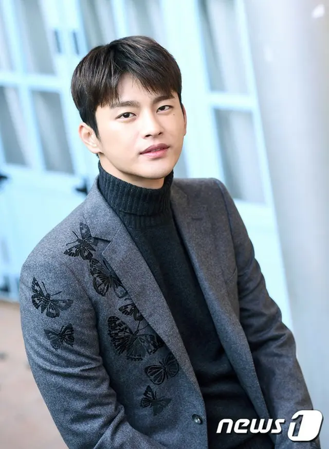 韓国歌手兼俳優ソ・イングクが、入隊から3日で帰宅処分を受けた。ソ・イングクが患っている距骨の骨軟骨病変とは何なのか。（提供:news1）