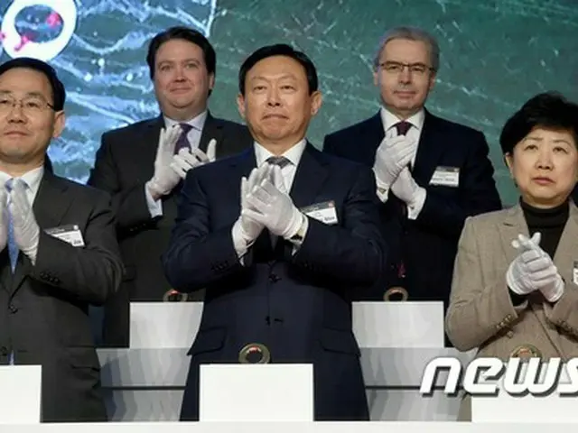 高高度防衛ミサイル（THAAD、サード）の配備用地提供による中国の報復危機に置かれた韓国ロッテグループの重光昭夫（韓国名:シン・ドンビン）会長が中国市場に対する意思を示した。