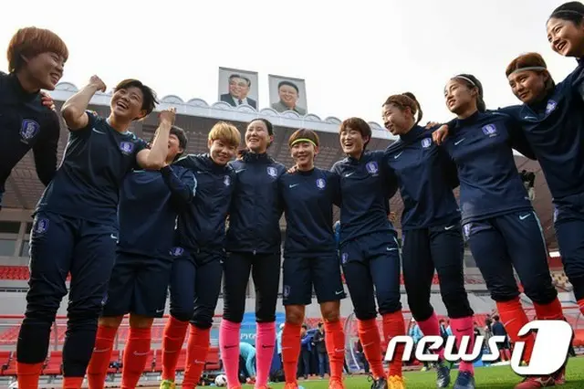 ＜女子サッカー＞“決戦地”平壌に到着した韓国代表、明るい雰囲気で初トレーニング