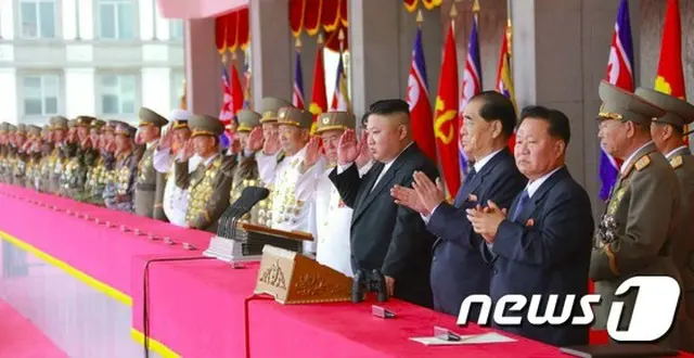 北朝鮮の金正恩（キム・ジョンウン）朝鮮労働党委員長が故金日成（キム・イルソン）主席の105回目の生誕記念日（太陽節/4月15日）の参加者のための功勲国家合唱団祝賀公演を鑑賞した。