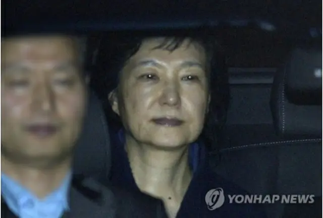 ３月３１日、ソウル拘置所に移送される朴前大統領＝（聯合ニュース）