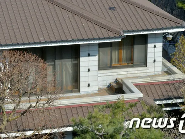 韓国の朴槿恵（パク・クネ）前大統領（65）が三成洞（サムソンドン）の自宅を売却し、内谷洞（ネゴクトン）に新居を構えたことが21日、確認された。