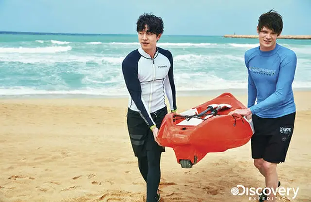 俳優コン・ユが、さわやかな姿でサマートラベルライフスタイルとラッシュカードスタイルを公開した。（提供:OSEN）