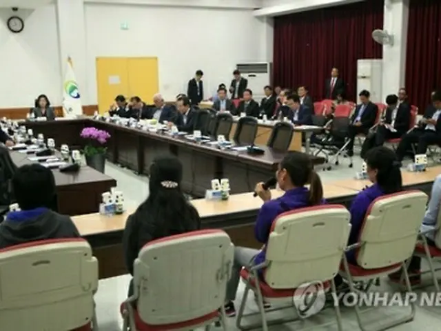 韓国の国会外交統一委員会で発言する脱北者ら（資料写真）＝（聯合ニュース）