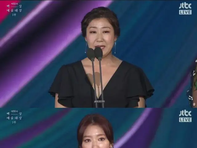 ガン闘病の末、先月9日にこの世を去った韓国女優キム・ヨンエが、功労賞を受賞した。（提供:OSEN）