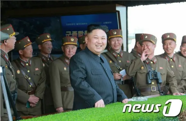 北朝鮮の金正恩（キム・ジョンウン）朝鮮労働党委員長が、黄海最前方に位置するチャンジェ島防御隊とム島英雄防御隊を視察したと、朝鮮中央通信が5日に報じた。（提供:news1）