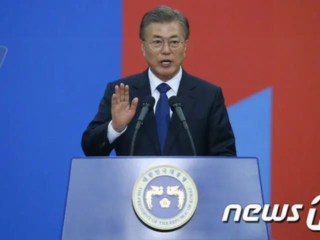 文在寅新大統領、就任宣誓 「きょうから国民みんなの大統領に」