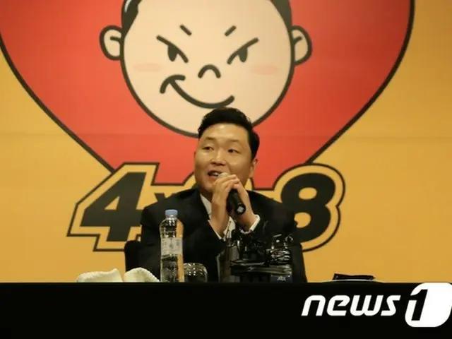 1年6か月ぶりに8thアルバムでカムバックした韓国歌手PSY（39）が日本のシンガーソングライター、ピコ太郎と共演した。