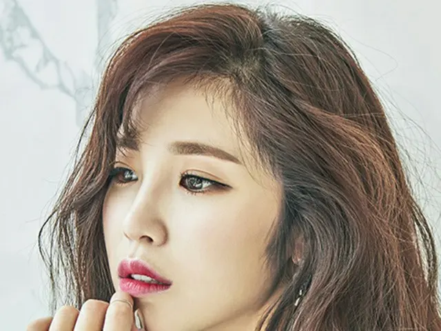 歌とダンスで青春の8割を過ごし、演技とMCまで活躍の幅を広げながら万能エンターテイナーとして成長段階にあるチョン・ヒョソン(27、Secret)が雑誌bntのグラビア撮影をおこなった。(提供:OSEN)