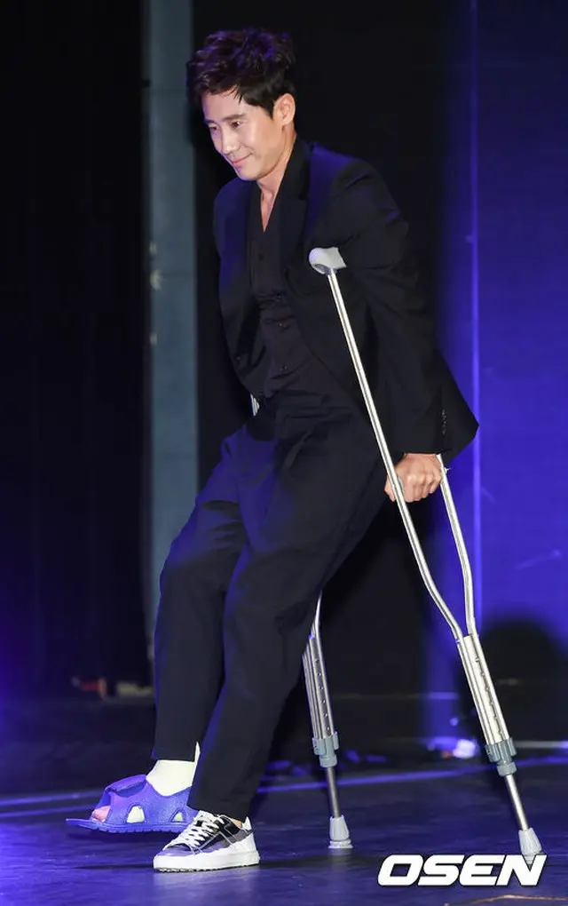 ”負傷”シン・ハギュン、出演作品「悪女」のカンヌ行き 「参加できず悔しいが、うれしい」