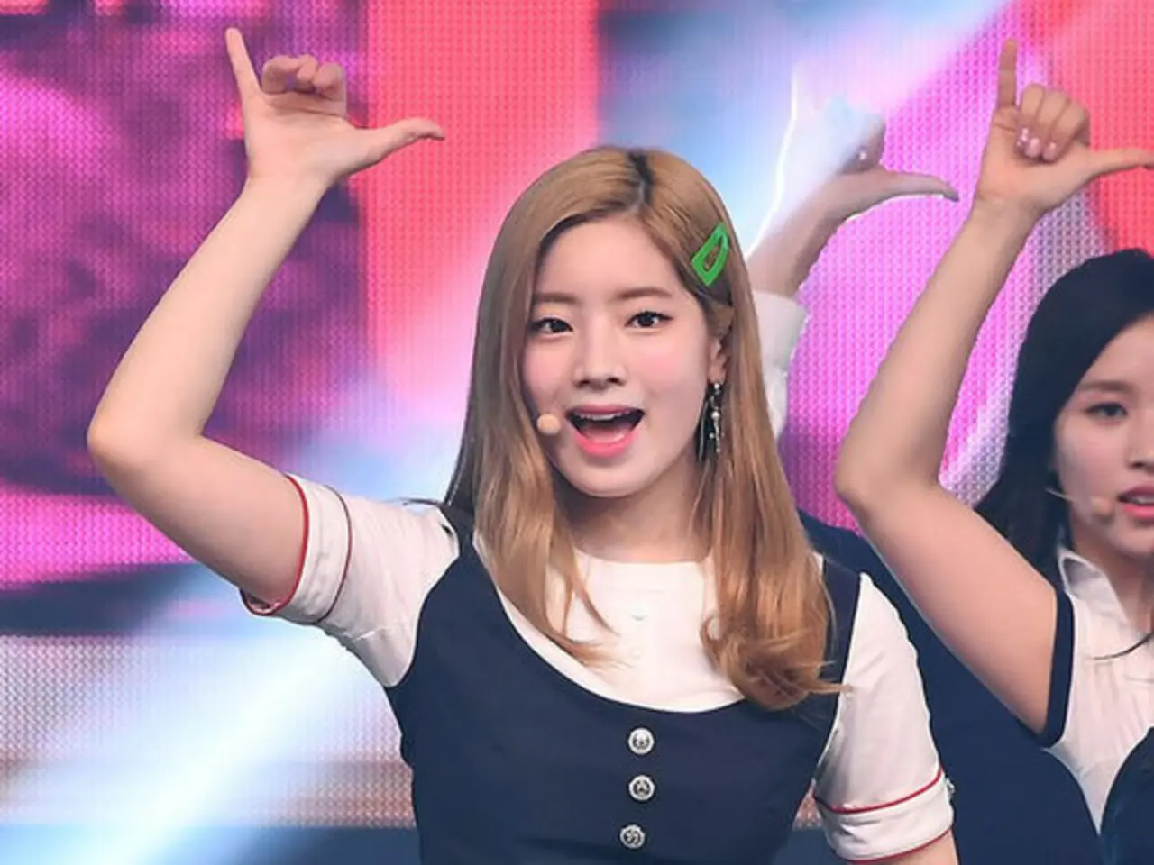 ダヒョン（TWICE）、21日の「人気歌謡」でスペシャルMCに