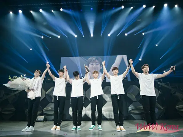 「U-KISS」