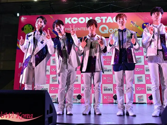 【公演レポ】「Apeace」、「CODE-V」、「TOPSECRET」らが迫力パフォーマンスでKCON STAGEを華やかに彩る