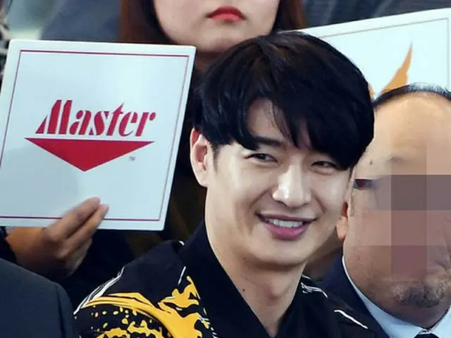 ソン・ホヨン、「EXO」CHANYEOL・BAEK HYUN所属の「芸能人ボウリング団」リーダーに抜てき（提供:OSEN）