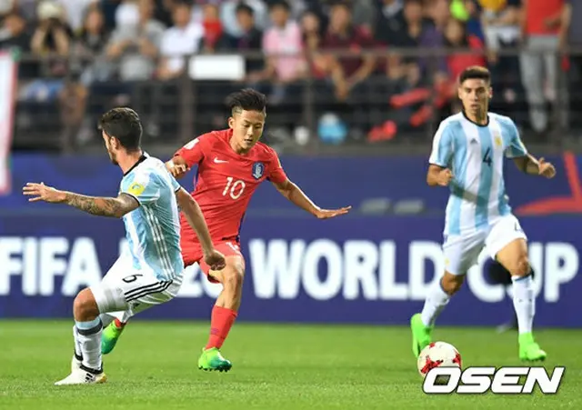 ＜サッカーU-20 W杯＞イ・スンウ、世界からのスカウトについて「バルサで幸せ。メッシのような選手になる」