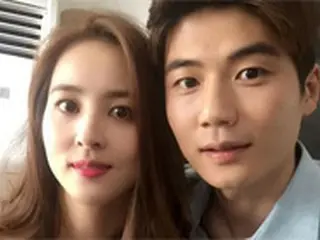 サッカー韓国代表キ・ソンヨン、妻で女優のハン・ヘジンと甘いカップル画報を撮影