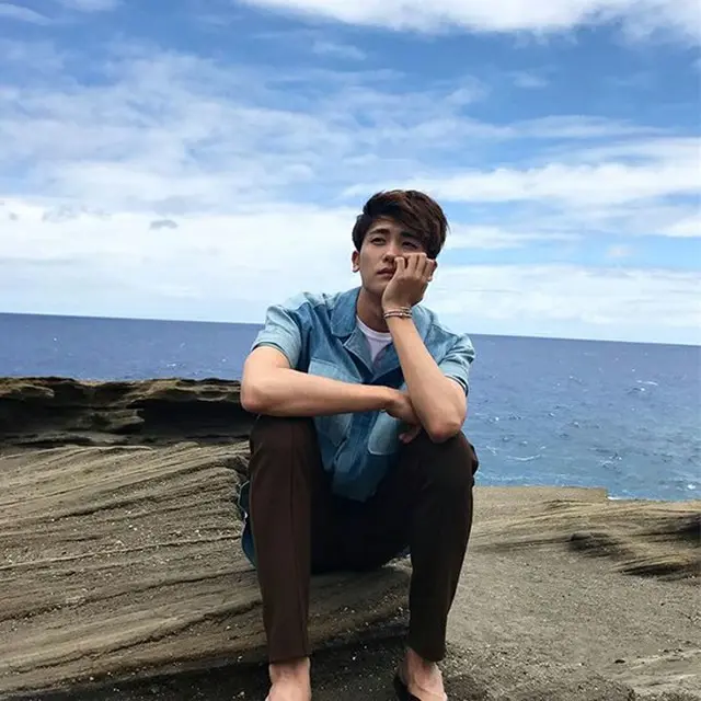 人気グループZE:Aのメンバーであり俳優のパク・ヒョンシクが、旅行中の近況を公開した。（提供:OSEN）