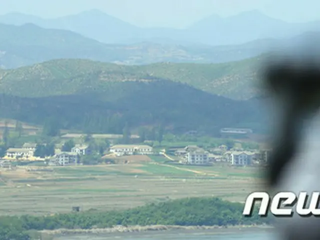 韓国政府は2日、米政府が北朝鮮の核プログラムに関連し、機関・企業などを追加制裁したことについて、「北朝鮮の非核化に向けた米国の強力な意思を再確認したもの」と評価した。