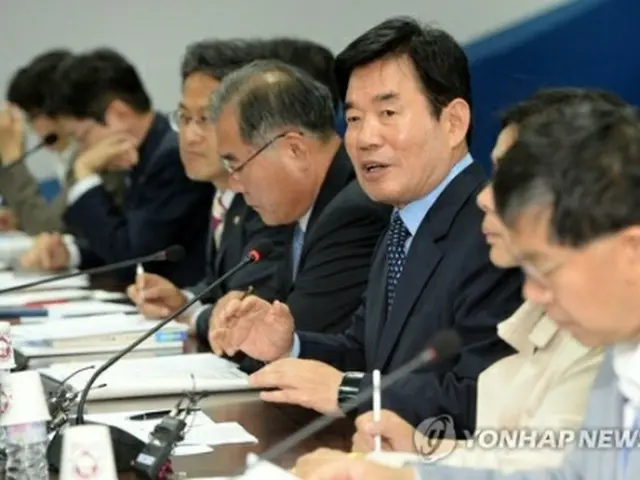 合同業務報告の席で発言する金振杓委員長＝２日、ソウル（聯合ニュース）