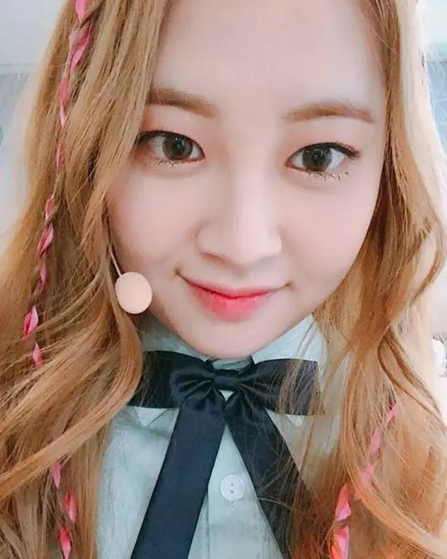 韓国ガールズグループ「MOMOLAND」メンバーのテハが、ひどい腹痛により音楽番組に出演できなかった。（提供:OSEN）