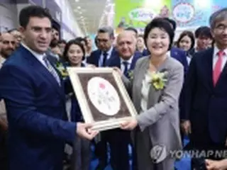 「本を読む社会にする」　文大統領の構想を図書展で夫人が紹介