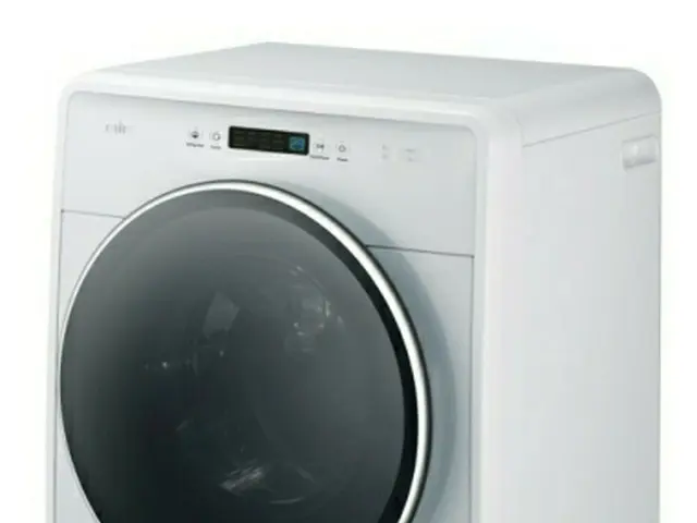 東部大宇電子が発売した小型ドラム式洗濯機（同社提供）＝（聯合ニュース）