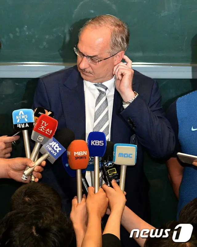 大韓サッカー協会は15日午後、坡州（パジュ）NFCで技術委員会を開き、ウリ・シュティーリケ代表監督（62）の解任を決定した。