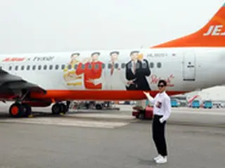 「東方神起」ユンホ、チェジュ航空のラッピング機乗って済州に