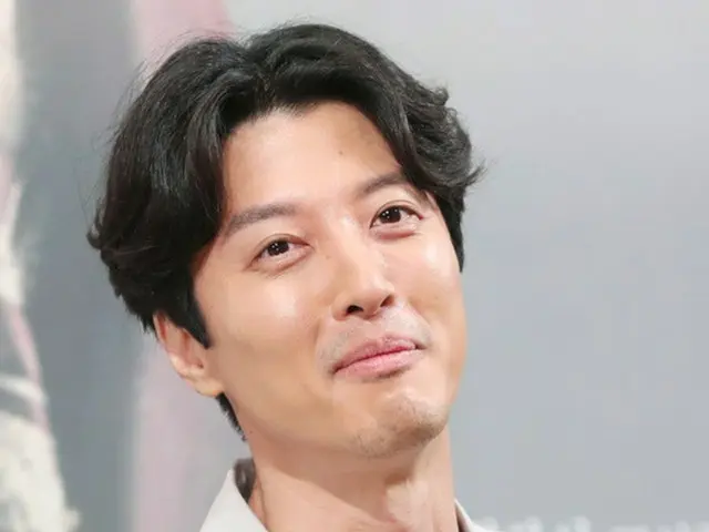 俳優イ・ドンゴン「妻チョ・ユンヒはドラマの忙しい撮影120%理解してくれる」（提供:news1）