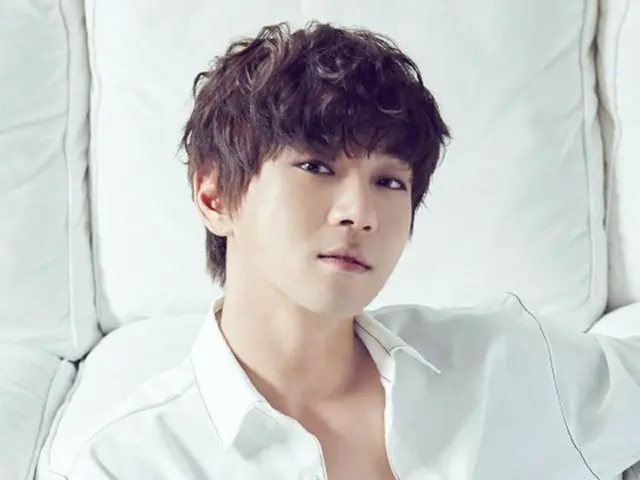 韓国歌手ファン・チヨル（34）の初ミニアルバム「Be ordinary」がオン・オフラインで人気を博している。（提供:OSEN）