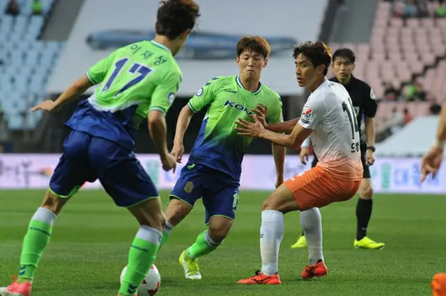 ＜サッカー＞キム・ボギョン、柏レイソルへの完全移籍を正式発表（提供:OSEN）