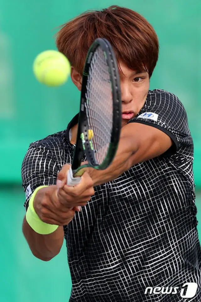 韓国男子テニスの期待の星イ・ドクヒ（19、世界ランキング147位）とクォン・スンウ（20、192位）がメジャー大会ウィンブルドンに挑戦したが、共に予選敗退した。写真はイ・ドクヒ。（提供:news1）