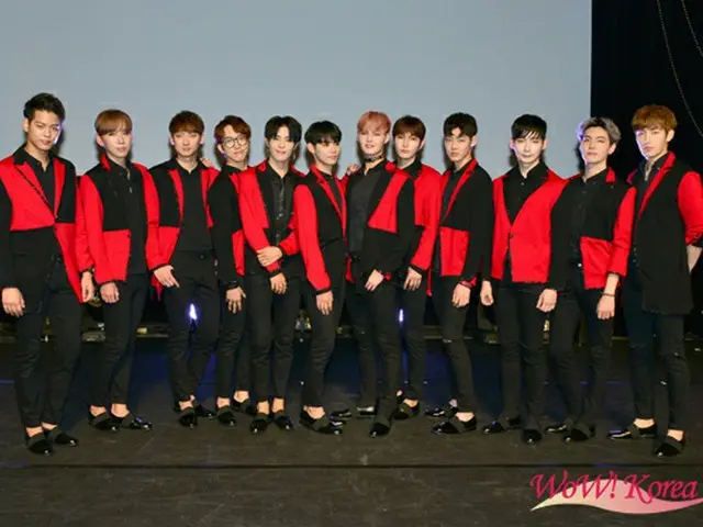 「Apeace」左からドゥファン、ゴンヒ、ヒョンソン、J.D、スンヒョク、シヒョク、ヨンウク、ワンチョル、ジヌ、セヒョン、ジュンシク、ソンホ