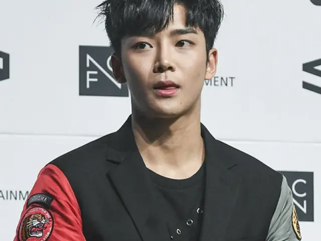 韓国ボーイズグループ「SF9」メンバーのロウンが、SBSの音楽番組「人気歌謡」でスペシャルMCを務めることになった。（提供:OSEN）