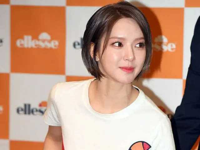 韓国ガールズグループ「AOA」チョアが脱退宣言してから初めての公の場に現れ、涙を見せた。（提供:OSEN）