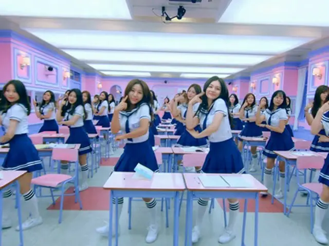 韓国Mnet「アイドル学校」の校歌映像が日本の有名飲料水CMと非常に酷似しているとの指摘を受け、Mnet側が「空間的な限界のために起こった必然的な類似性」と明らかにした。（提供:OSEN）