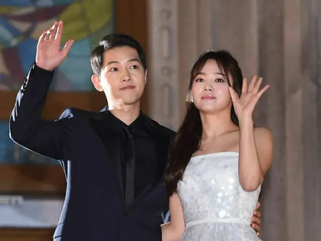 韓国俳優ソン・ジュンギ（31）と女優ソン・ヘギョ（35）が結婚することを明かした中、2人はドラマ「太陽の末裔」の放送前から格別な関係であったことが分かった。