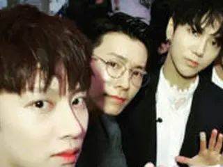 「SUPER JUNIOR」、バックステージで兵役中のドンヘも加わり5ショット披露