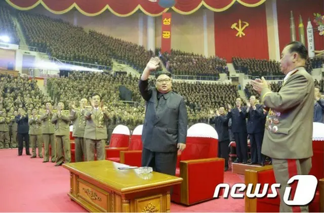 北朝鮮、ICBM級「火星14型」発射成功記念公演＝金正恩委員長も観覧（提供:news1）