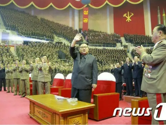 北朝鮮、ICBM級「火星14型」発射成功記念公演＝金正恩委員長も観覧（提供:news1）