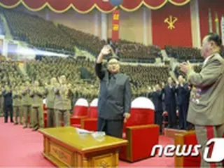 北朝鮮、ICBM級「火星14型」発射成功記念公演＝金正恩委員長も観覧