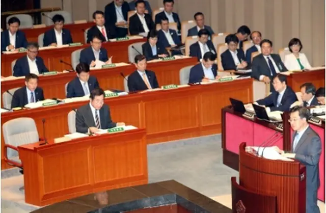 国会で開かれた予算決算委員会＝１０日、ソウル（聯合ニュース）