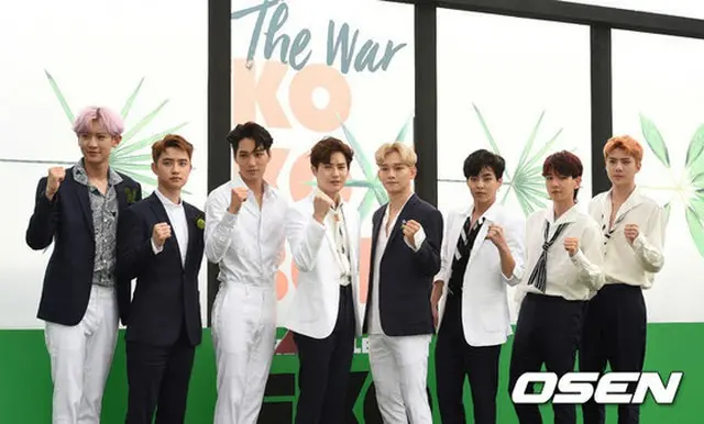 韓国アイドルグループ「EXO」が音源チャート1位、iTunes 37カ国で1位、予約注文80万枚突破など相次ぐ記録に感謝の意を伝えた。（提供:OSEN）