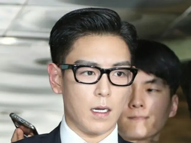 公判を終えて地裁を出るＴ．Ｏ．Ｐ＝２０日、ソウル（聯合ニュース）