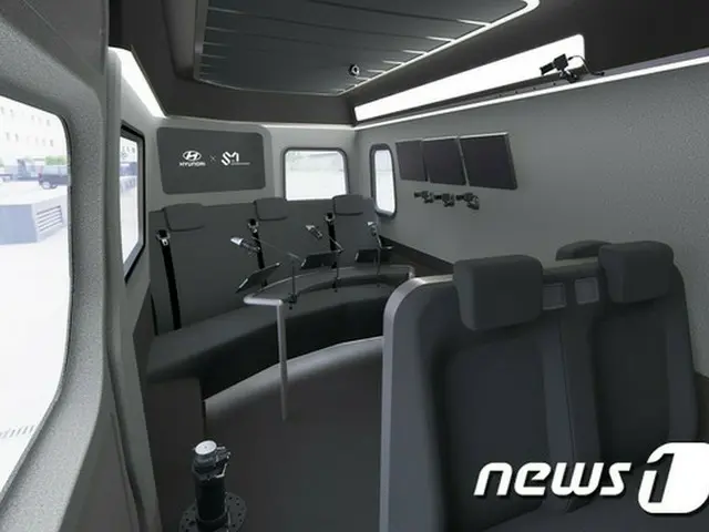 韓国・現代自動車は25日、大手芸能事務所SMエンタテインメントと共に歌手をはじめとする芸能人が車内で番組を進行できる「Solati Moving Studio」を公開した。