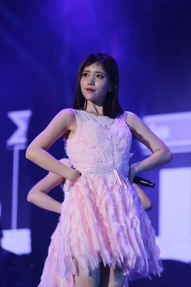韓国ガールズグループ「LOVELYZ」メンバーのJINが、コンサート前日のリハーサル中に足首を負傷した。（提供:OSEN）