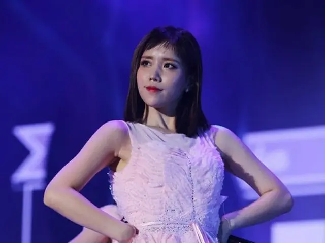 韓国ガールズグループ「LOVELYZ」メンバーのJINが、コンサート前日のリハーサル中に足首を負傷した。（提供:OSEN）